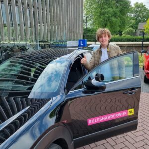 Jorick-is-geslaagd-rijbewijs Jorick-is-geslaagd-voor-zijn-rijbewijs-in-Harderwijk