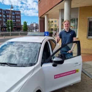 Joris-geslaagd-bij-tenbargerijopleidingen- Joris-is-geslaagd-voor-zijn-rijbewijs