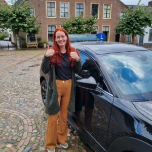 Laila-is-geslaagd Laila-is-geslaagd-voor-haar-rijbewijs