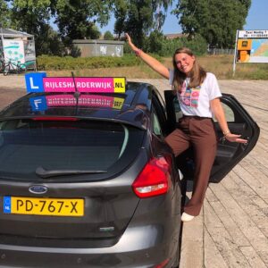 Lotte is geslaagd Lotte-geslaagd-bij-ten-barge-rijopleidingen