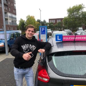 Melle geslaagd melle-is-geslaagd-voor-zijn-rijbewijs