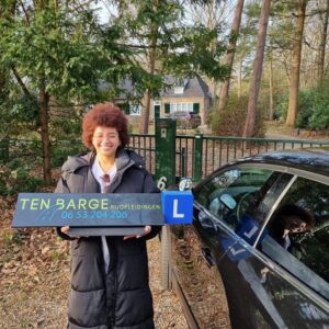 Anna is geslaagd voor haar rijbewijs Anna is geslaagd voor haar rijbewijs bij Ten Barge Rijopleidingen