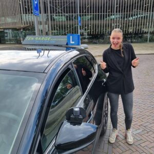 Aniek-geslaagd-rijbewijs Aniek is geslaagd rijbewijs